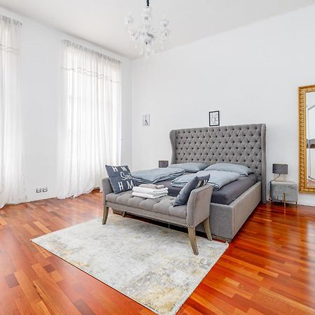 Newly Renovated Apartment In The Old Town Bratislava Exterior photo