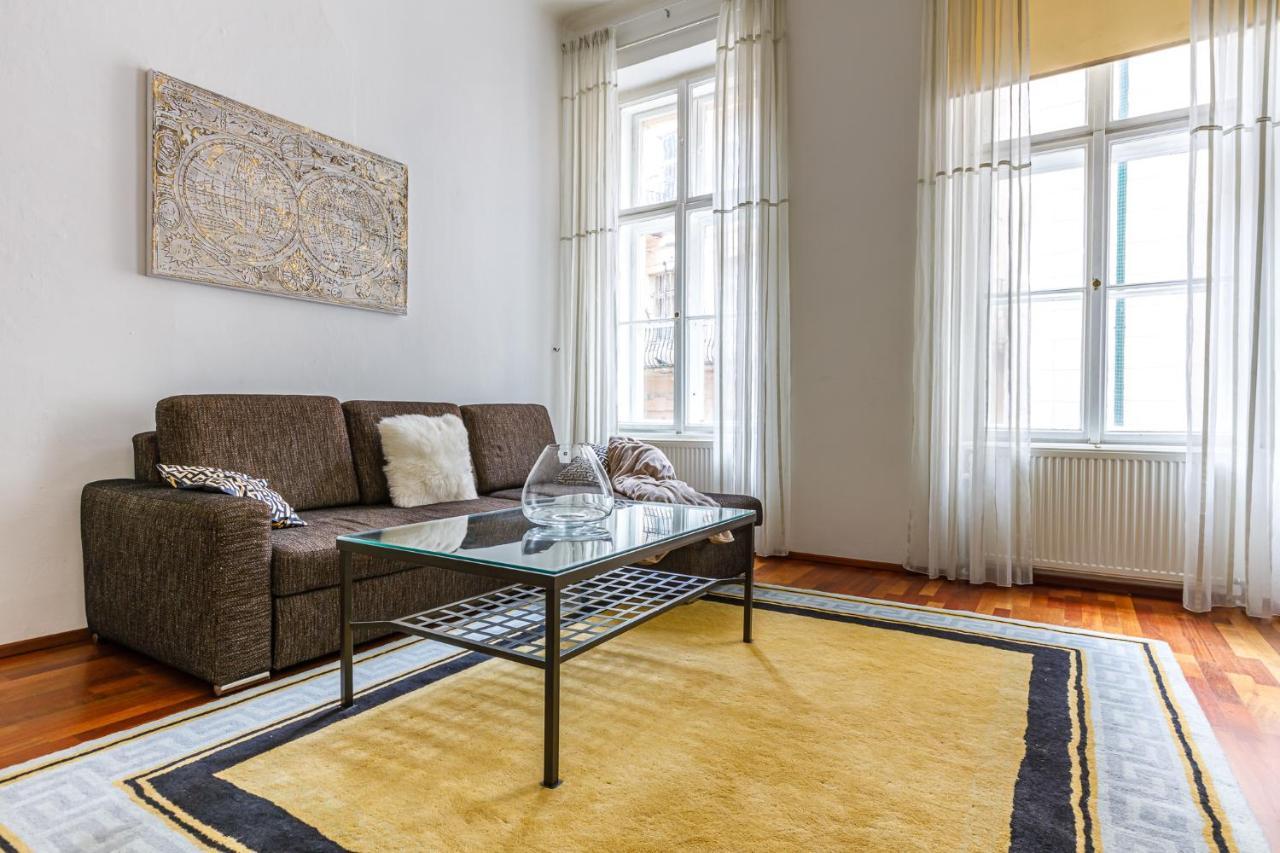 Newly Renovated Apartment In The Old Town Bratislava Exterior photo