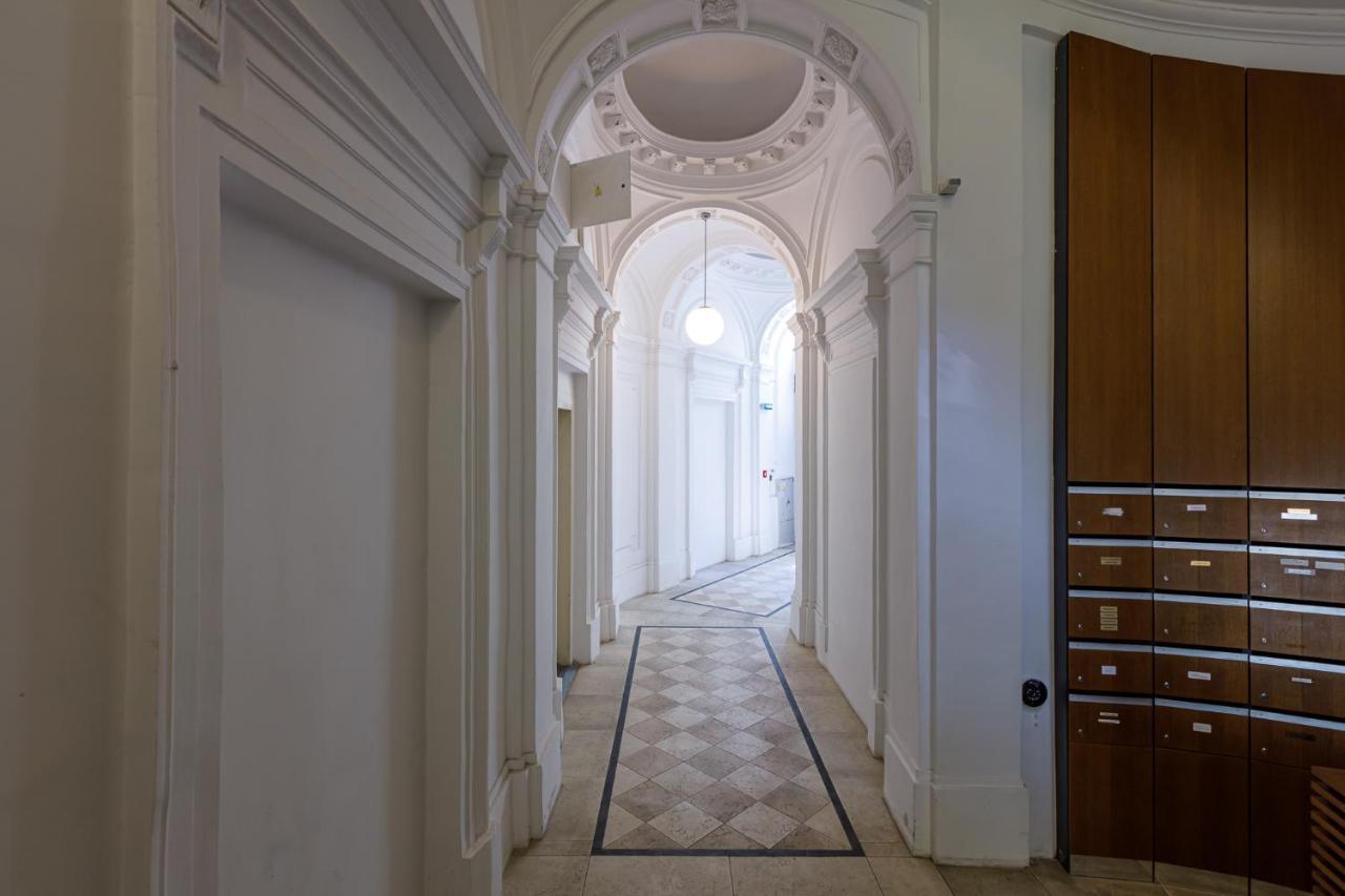 Newly Renovated Apartment In The Old Town Bratislava Exterior photo