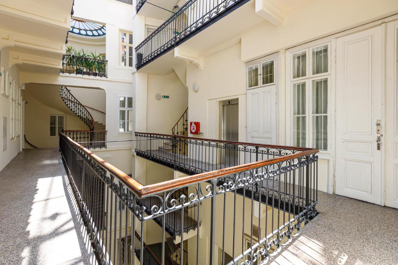 Newly Renovated Apartment In The Old Town Bratislava Exterior photo