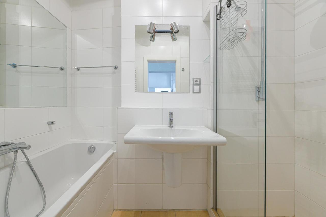 Newly Renovated Apartment In The Old Town Bratislava Exterior photo